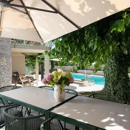 Stanza Campitelli For Up To 21 People In Istria With Private Pool And Pet Friendly *