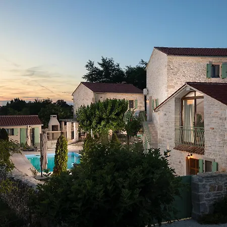 Villa Stanza Campitelli For Up To 21 People In Istria With Private Pool And Pet Friendly Bale