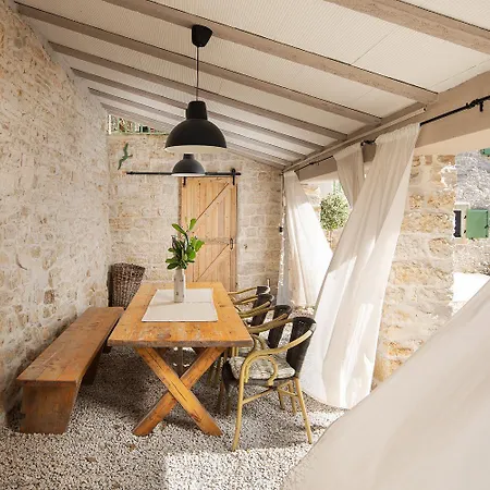 Stanza Campitelli For Up To 21 People In Istria With Private Pool And Pet Friendly *