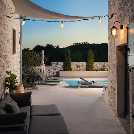 Stanza Campitelli For Up To 21 People In Istria With Private Pool And Pet Friendly Bale