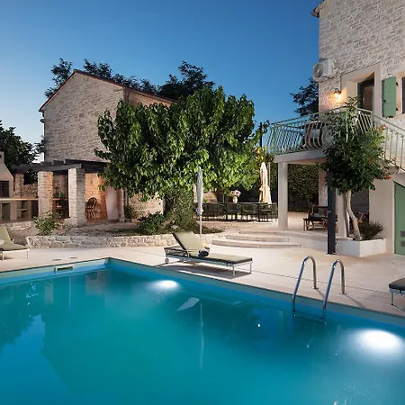 Stanza Campitelli For Up To 21 People In Istria With Private Pool And Pet Friendly Villa