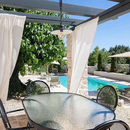 Stanza Campitelli For Up To 21 People In Istria With Private Pool And Pet Friendly Villa *